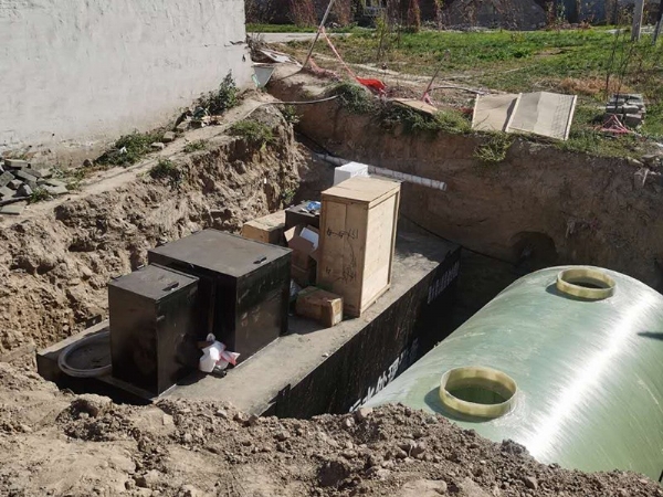 援疆污水处理设备安装现场